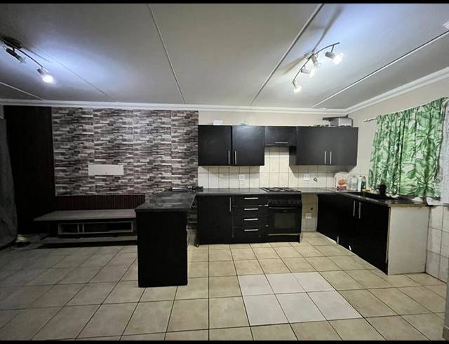 3 BEDROOM APARTMENT FOR SALE IN GEELHOUTPARK